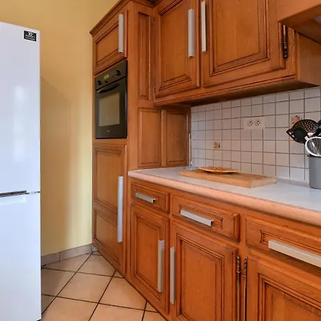 S'harzala Jaune アパート