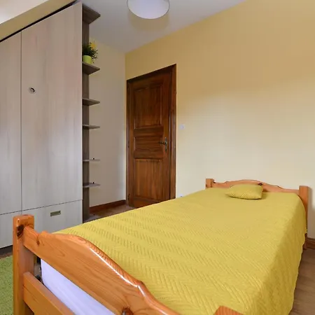 S'harzala Jaune アパート